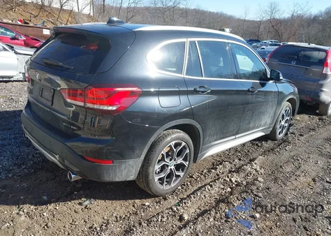 2021 BMW X1 xDrive28I z USA, uszkodzony, nr VIN WBXJG9C08M5T77395